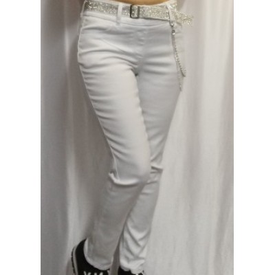jeans blanc chainette et ceinture décorative